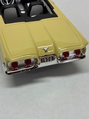 VINTAGE AMT 1/25 1959 FORD T-BIRD CONV. PRO BUILT & FINISHED IN CASINO CREAM