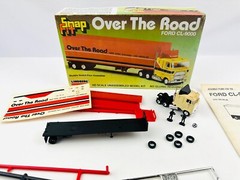 Snap Fit Over The Road Ford CL-9000 Sleeper Lindberg HO Scale Model Kit # 1047
