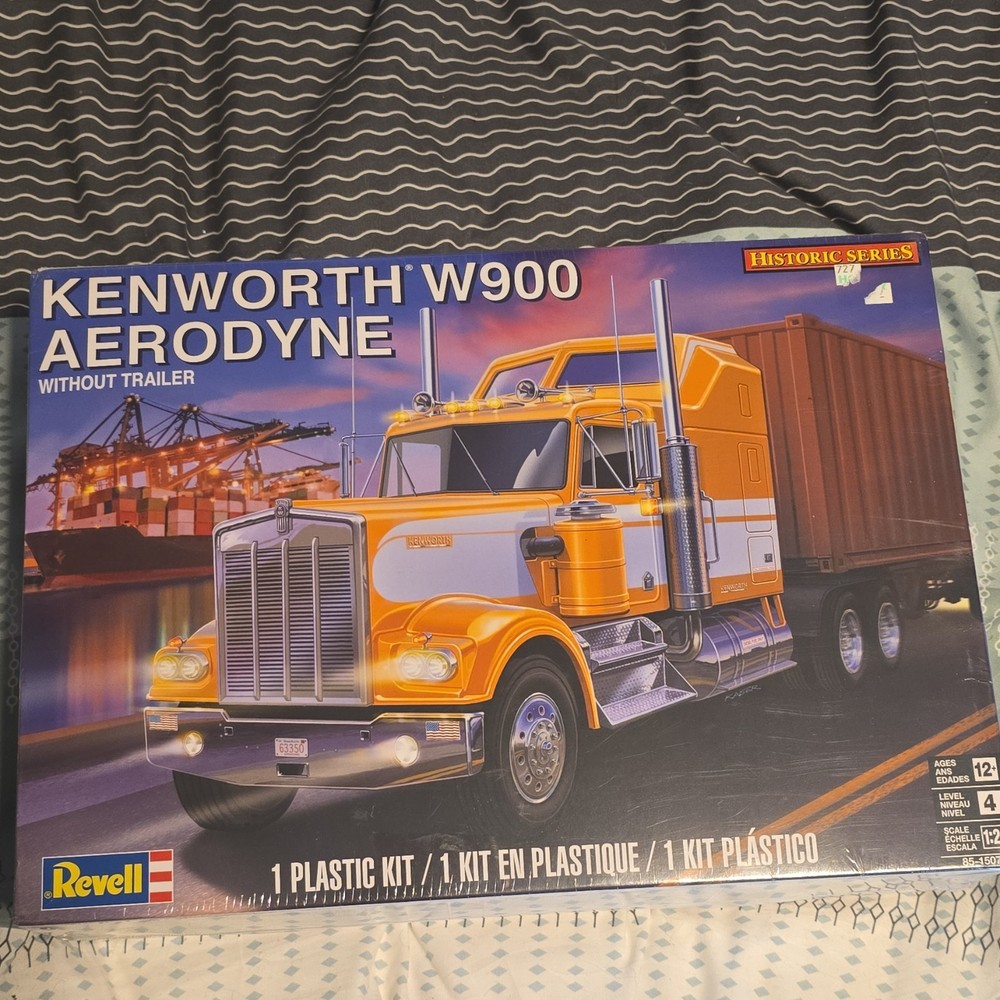 Revell Kenworth W900 Aerodyne 1:25 Plastic Model Kit No Trailer 85-1507