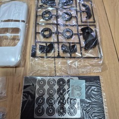 GUNZE SANGYO 1/24 JAGUAR XK-E plastic model kit with Metal Photo-Etched Parts