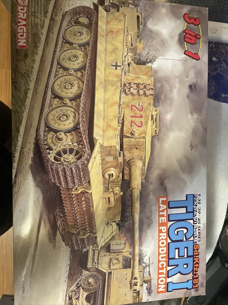 Dragon #6406 1/35 Pz.Kpfw.VI Ausf.E Sd.Kfz.181 Tiger I (Late Production) 3 in 1