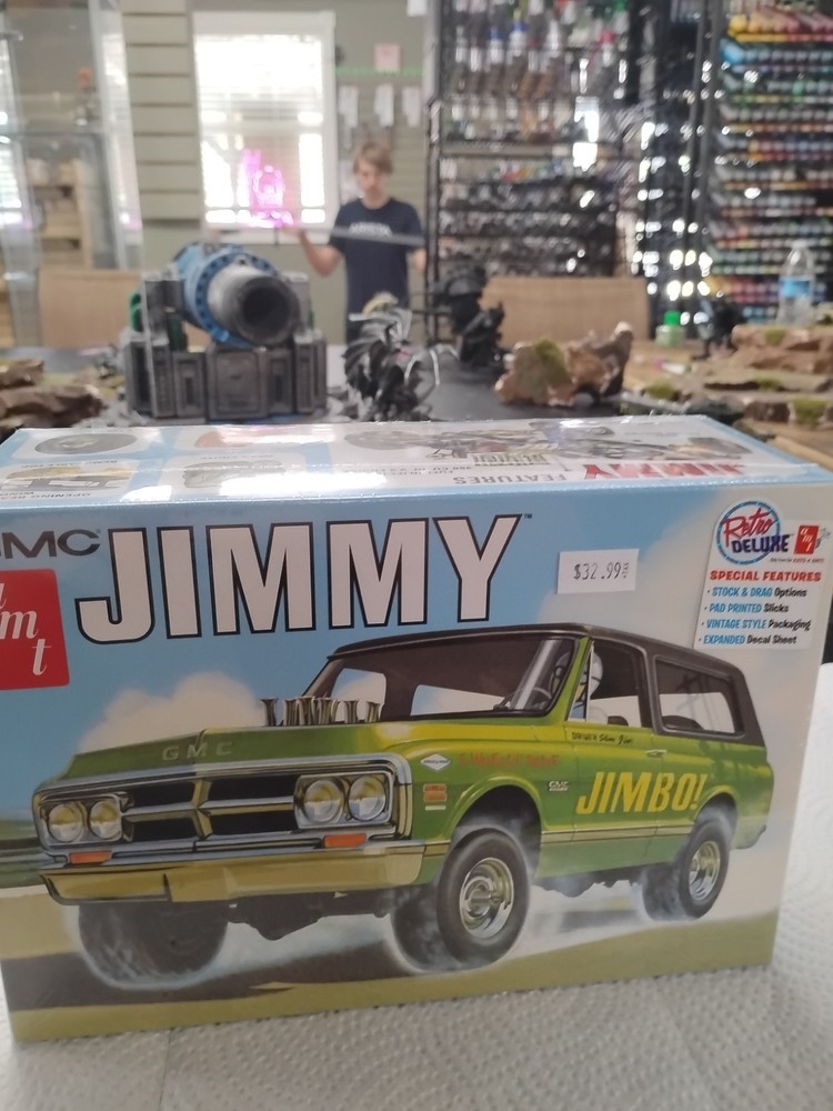 AMT 1/25 Scale AMT1219 1972 GMC Jimmy Model Kit