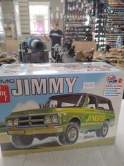 AMT 1/25 Scale AMT1219 1972 GMC Jimmy Model Kit