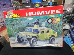 Revell Snaptite Military Humvee Hummer Kit # 85-1909 OPEN BOX DEMAGE BOX 📦