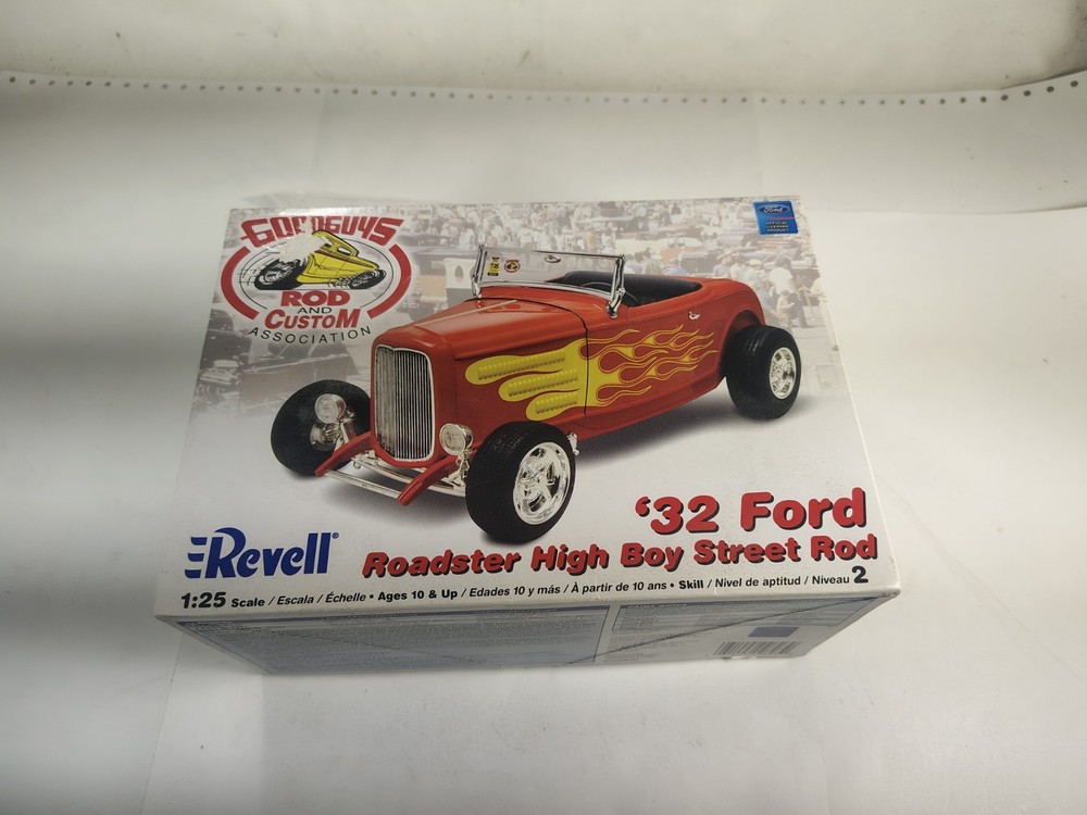 Revell ’32 Ford Roadster High Boy Street Rod Model Kit 1:25 Plastic 2893