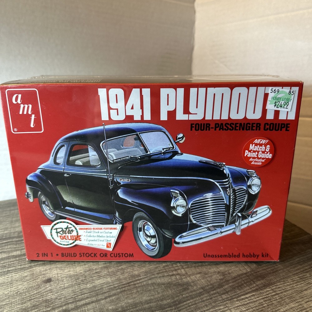 AMT 919 1941 Plymouth Coupe 4 Passenger 2n1 1:25 Model Retro Deluxe New