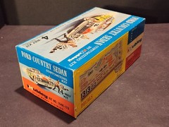 Hubley 1960 Ford Country Sedan 1/24 Scale Nicely Built Kit with Box – Aqua