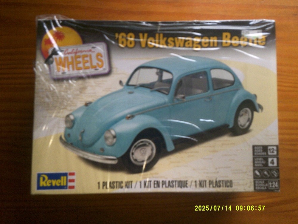 Revell 85-4192 1968 Volkswagen VW Beetle California Wheels 1/24 Factory Sealed