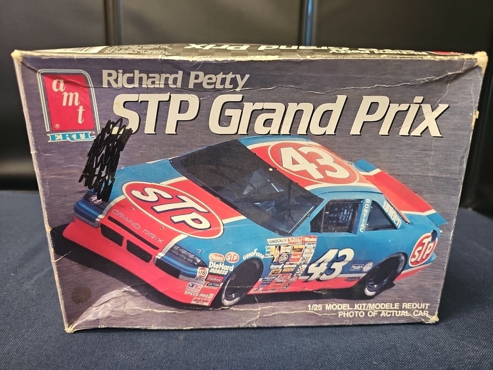 AMT 6728 1/25 43 STP Pontiac Grand Prix Richard Petty NASCAR Model NEW Open Box