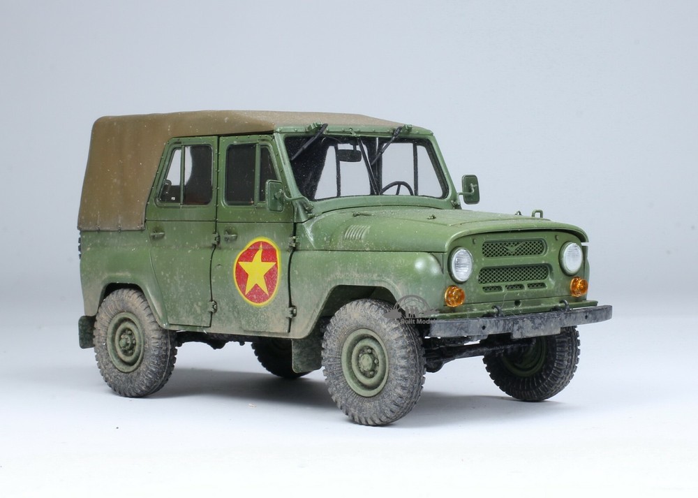 PreSale NVA UAZ-469 Staff Car Vietnam war 1:35 Pro Built Model