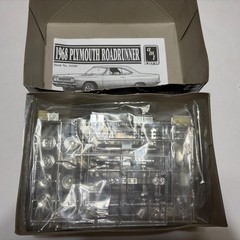 AMT Ertl 1968 Plymouth Road Runner 1/25 Model Kit #31549 Sealed Parts NOS