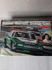 Monogram #33 Skoal Bandit Stock Car Monte Carlo SS 1/24 Scale FACTORY SEALED