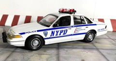 Nicely built 1/25 scale 1997 Ford Crown Victoria NYPD White Blue RMP READ