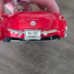 Maisto 1957 Chevrolet Corvette Red Fuel Injection Diecast Model Car 1/24 7in