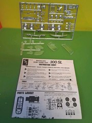 AMT 2304 Mercedes Benz 300 SL Gullwing 1:25 Scale Model kit *OPEN BOX*