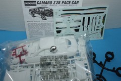 1993 CHEVY CAMARO Z-28 Indy Pace Car 1:25scale model kit MONOGRAM #2964 vintage