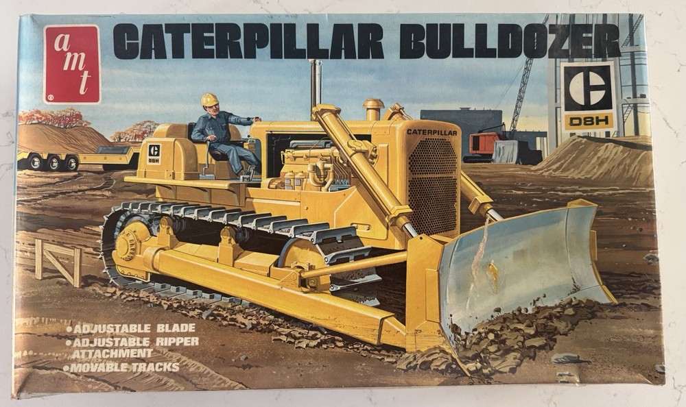 amt CATERPILLAR BULLDOZER D8H 1/25 Model T818 Vintage Open Box Read Description