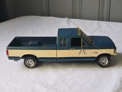 Monogram 1:24 Scale Ford F-250 Pickup Truck Plastic Model 9″