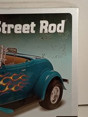Monogram Classic Cruiser ’32 Ford Street Rod 1:24 Plastic Model Kit NEW