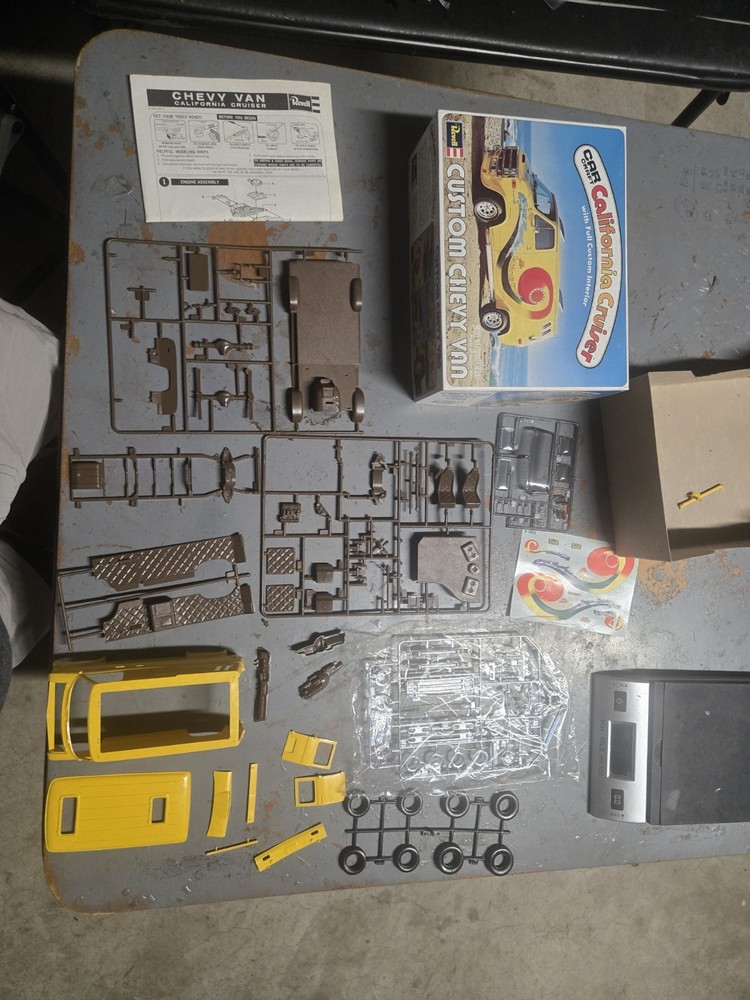 Revell Car Craft California Cruiser Custom ChevyVan 1:25 1976 open box Complete