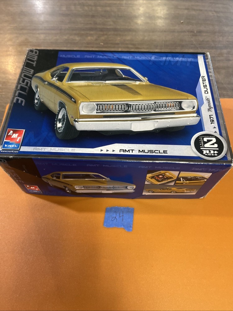 AMT ERTL 1971 Plymouth Duster 1/25 Scale Kit 38456 Open Box *EXTRA BODY*