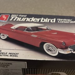 AMT ERTL 1957 Ford Thunderbird 1/25 Scale Plastic Model Kit 1989 Open Box