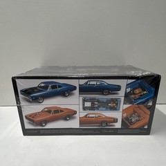 Monogram 1969 Dodge Super Bee 440 Six Pack 1:24 Plastic Kit 2-in-1 85-4505