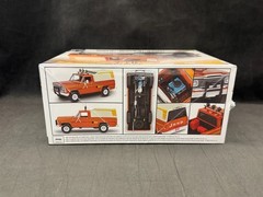 Revell 1979 Jeep J-10 Pickup with Camper Top – 1:24 SC Plastic Model Kit 14568