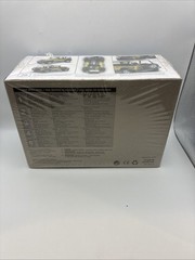 Revell Jeep Wrangler Rubicon Plastic Model Kit 85-4501 Factory Sealed 1:25