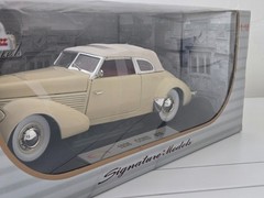 Signature Models 1938 Cord 810 Diecast 1:18 Scale with box