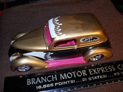 Lindberg 1:25 ’38 Custom Ford Van/Delivery Beautiful Built Old Model Car. !!