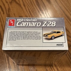 1968 Chevrolet Camaro Z-28 AMT Ertl 1:25 Scale Model Kit