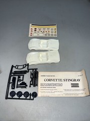 LINDBERG 1981 SNAP FIT CORVETTE STINGRAY 1/32 Pace Car Series Mispacked Error
