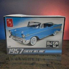 AMT 1957 Chevy Bel Air Model Car Scale 1:25 – Blue/White Skill 2 Worn Box Sealed