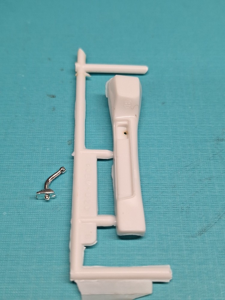 Revell AMT Ertl Monogram MPC 1/25 1966 Ford Fairlane Center Console And Shifter