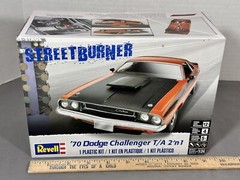 REVELL ‘Street Burner’ 1970 Dodge Challenger T/A 2 in 1 Model Kit Sealed in Bags