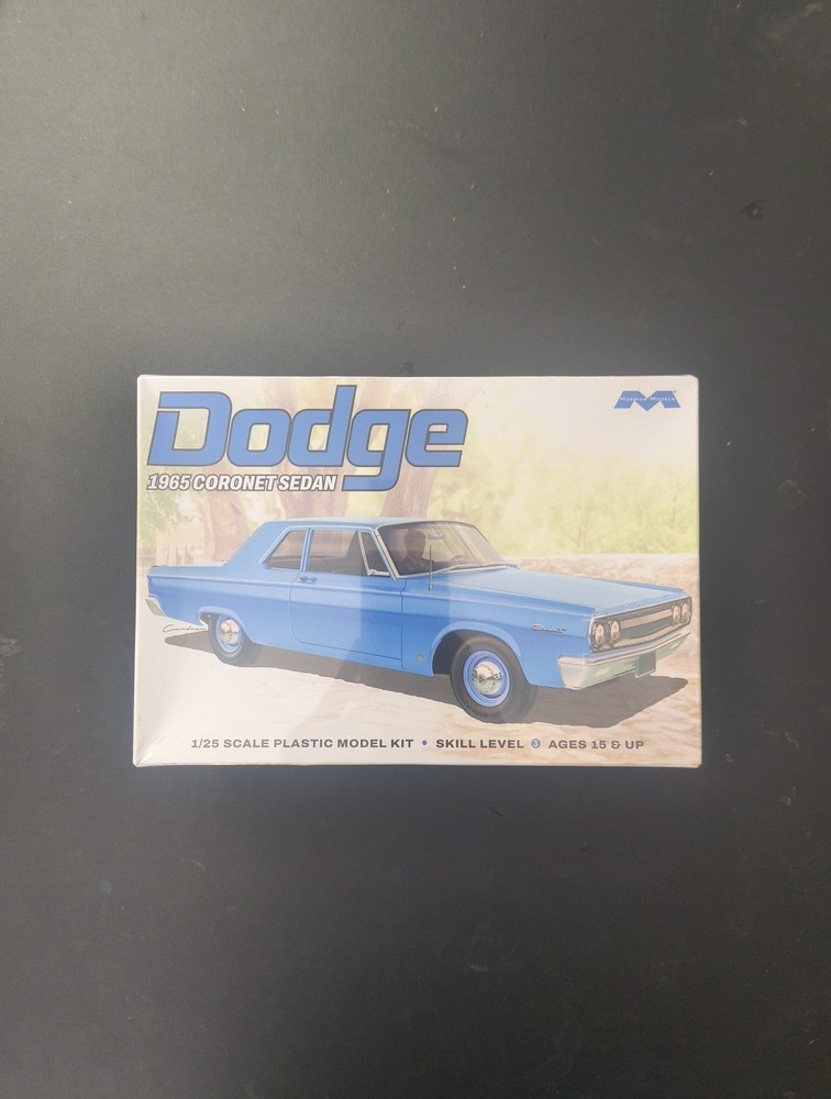 Moebius 1/25 1965 Dodge Coronet Sedan Plastic Model Kit 2461