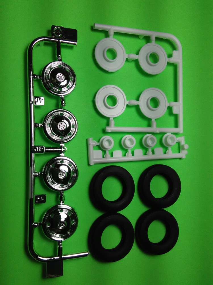 68 Bug Rims Tires Wheels 1968 Volkswagen Beetle VW 1/24 chrome hub caps