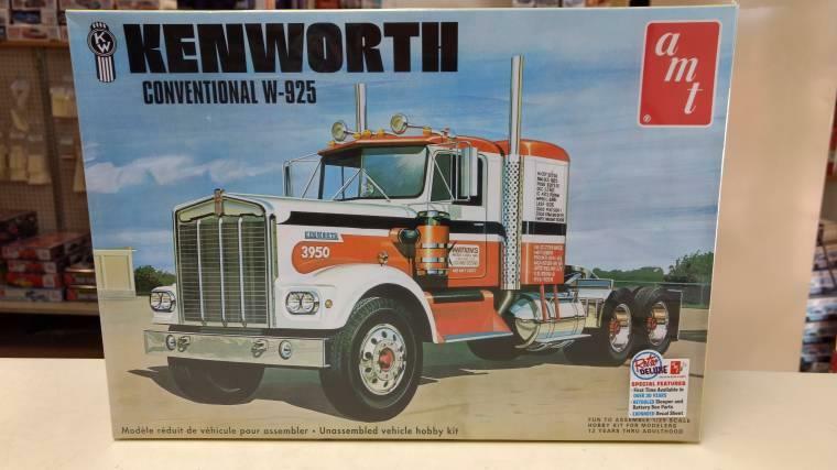 AMT 1021 Kenworth Conventional W-925 Tractor model kit