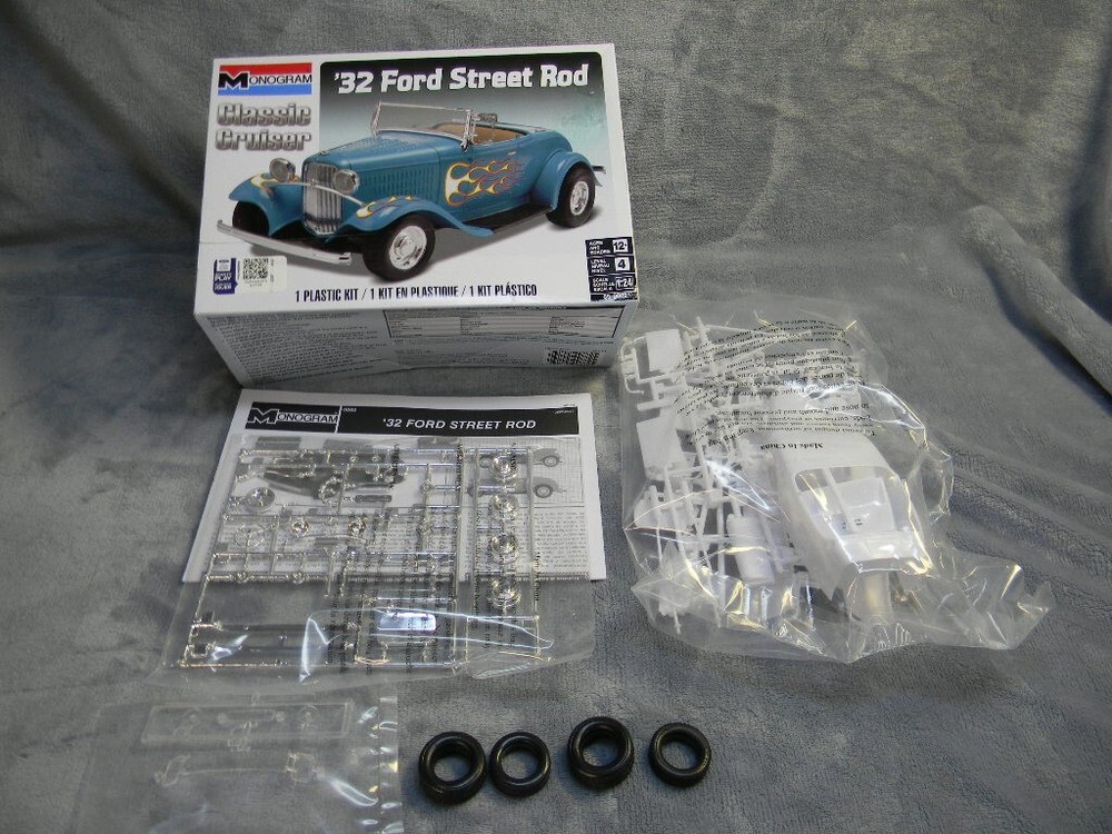 1/24 SCALE 1932 FORD STREET ROD CLASSIC CRUISER MONOGRAM WHITE MODEL KIT-MIB