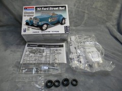 1/24 SCALE 1932 FORD STREET ROD CLASSIC CRUISER MONOGRAM WHITE MODEL KIT-MIB