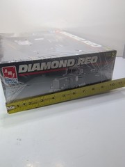 ✨VINTAGE✨ AMT Diamond Reo Tractor 1993 Rare Box 1:25 Model Kit 8137 SEALED