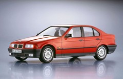 Hasegawa 20313 1/24 Scale Model Car Kit BMW E36 3 Series 320i 4 Door Sedan