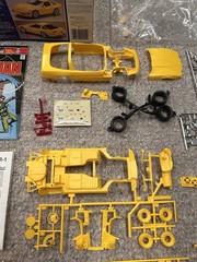 Monogram 1995 Corvette ZR-1 1:24 Model Kit #2455 & Batman Comic (complete)