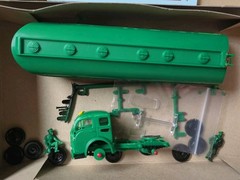 Atlantis White-Fruehauf Sinclair Gas Truck Model Kit H1402 Open Box Parts Built