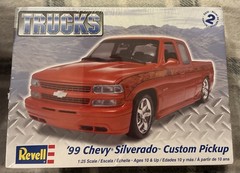 REVELL “TRUCKS” ‘99 Chevy ‘Silverado’ Custom Pickup. 1/25. #85-7200.