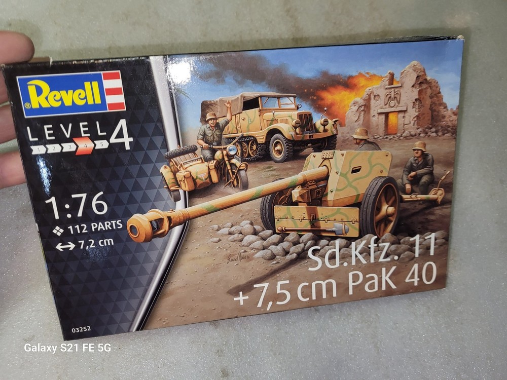 Revell WW II German Sd.Kfz 11 & 7.5 CM Pak 40 Model Kit 1/76 #03252