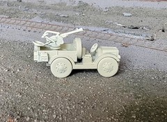 One 1/87 HO scale WW2 Italian AS 37 light truck w/20mm Breda AA gun, desert sand