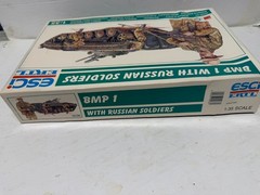 BMP1 With Russian Soldiers Military Model Kit 1/35 ESCI ERTL New Open Box