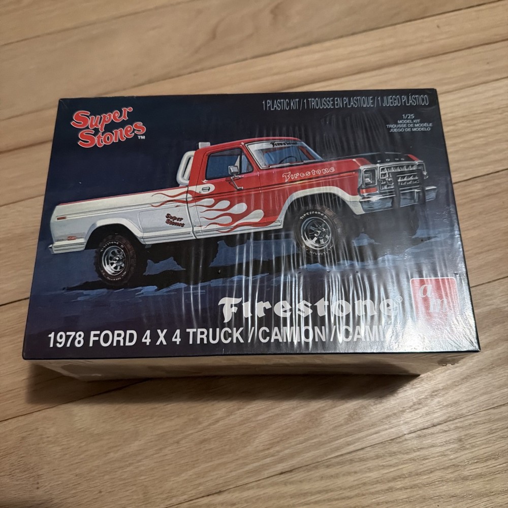 AMT 1978 Ford 4×4 Pickup Truck Firestone Super Stones 1/25 Model Kit
